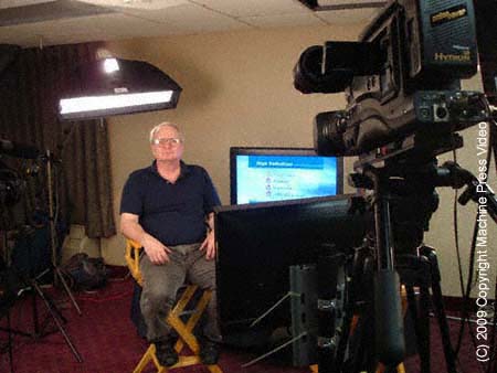 eqp1-32_atlanta_video_camera+teleprompter+lighting_equipment_photograph+guest